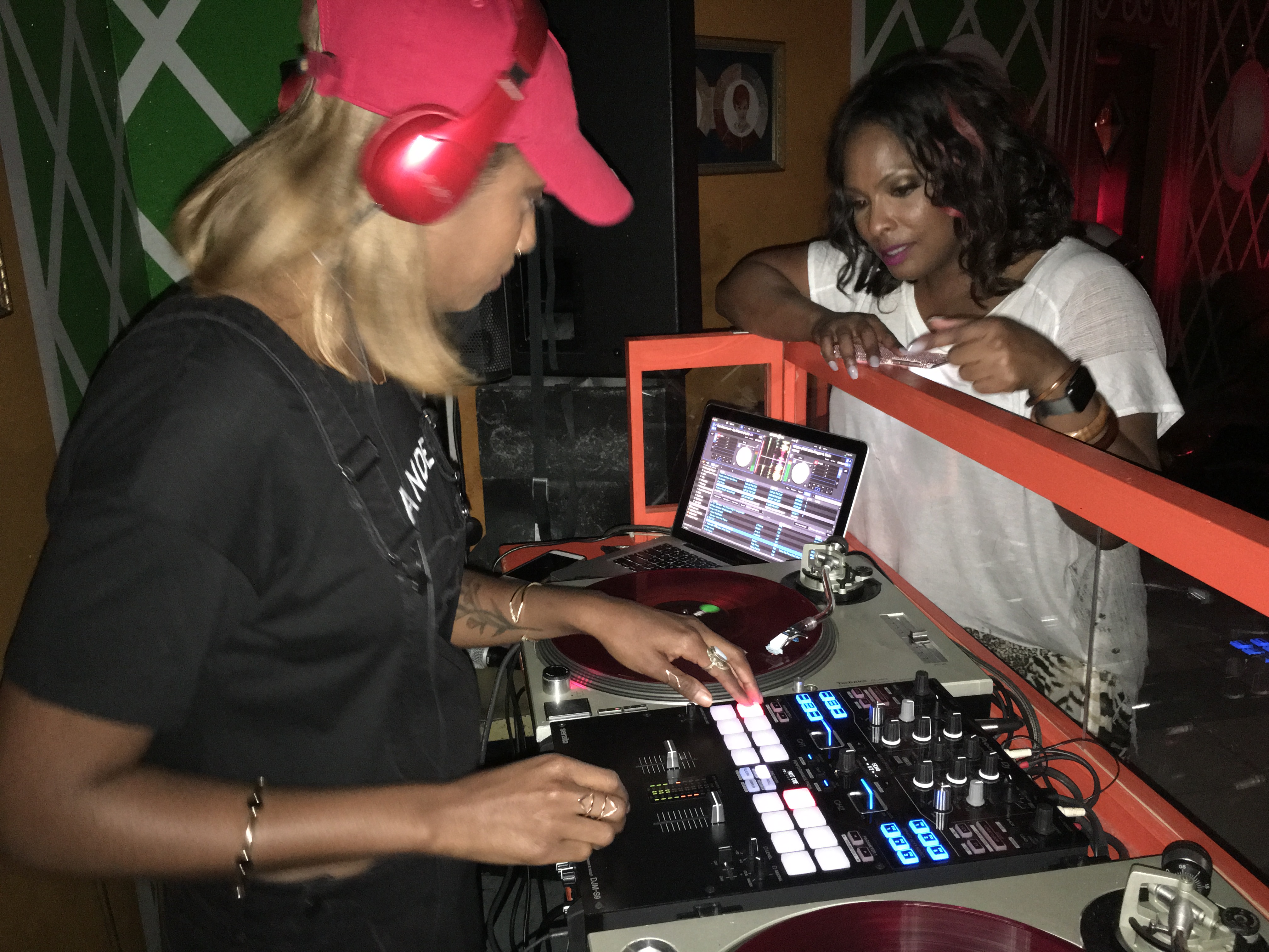 Dallas Own DJ Spinderella Joins Daughter For Show Ahead Of VH1 Honor 